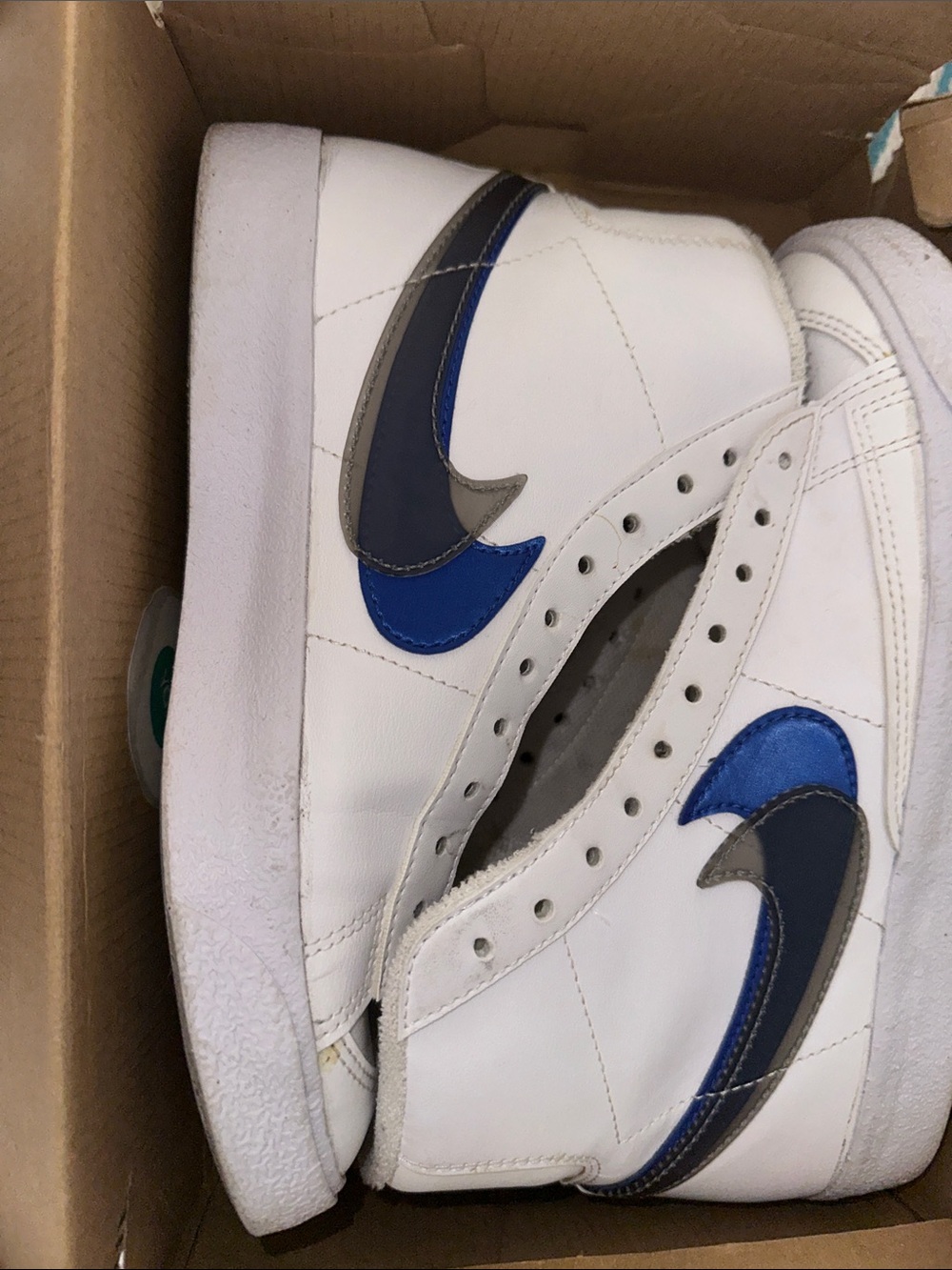 Nike Blazer Mid NN GS in White, Black, Hyper Royal